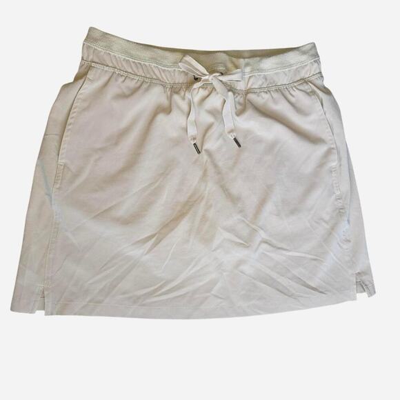 GreenTea Dresses & Skirts - Cream Athletic Skort by GreenTea Like New